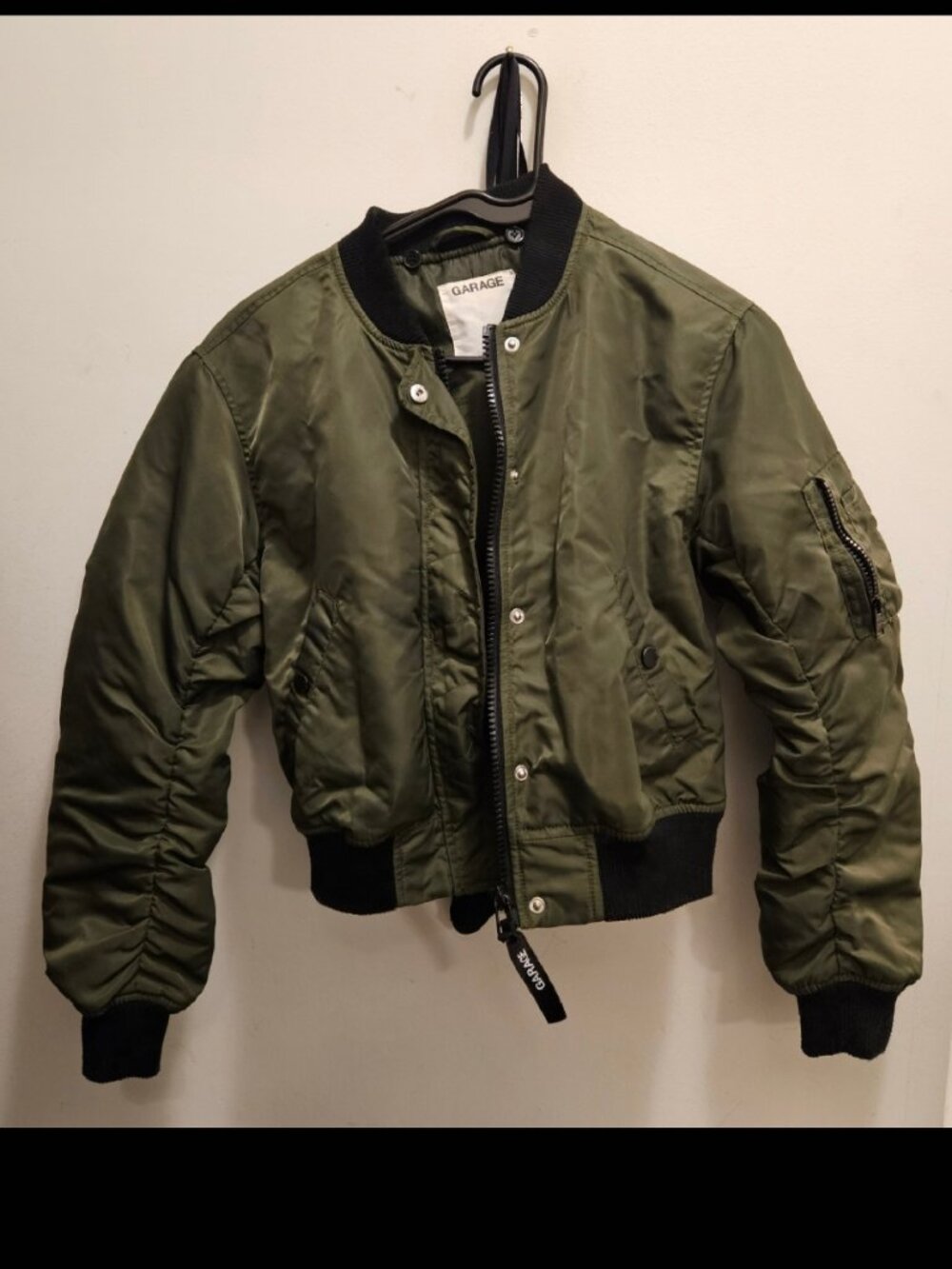 Garage Chicago bomber jacket in olive green. Size S